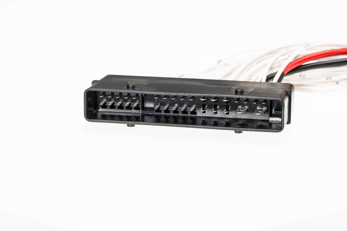 SOUND UP Univeral T-Harness to by-pass original BOSE or BURMESTER 32 Pin Connector (SUWKPTU32P)